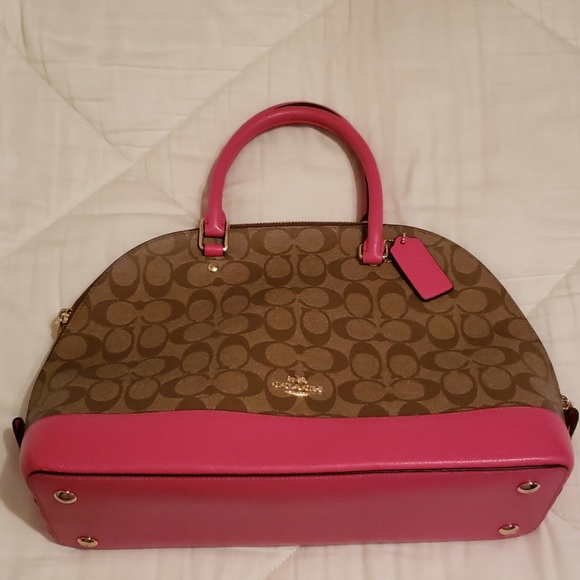 Coach Handbags - EUC Coach Purse
